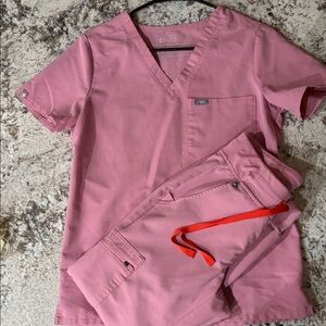 Figs Rose Scrub Ensemble with Red Accent